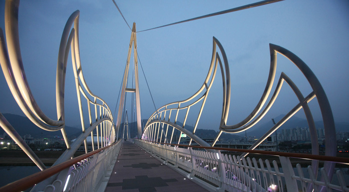 양산천 구름다리